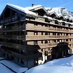 In And Out Studio, Sleeps 2-3 Courchevel