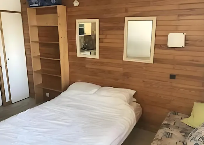 In And Out Studio, Sleeps 2-3 *